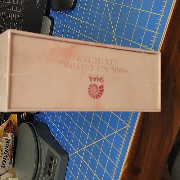 SNAIL COLLECTION" skincare set, likely from the brand Prédiré Paris New Sealed - Picture 4 of 10
